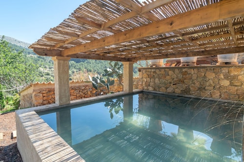 CAN PEÑES - Charming country house in the heart of the Sierra de Tramuntana. Free WIFI.