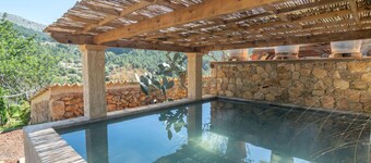 CAN PEÑES - Charming country house in the heart of the Sierra de Tramuntana. Free WIFI.