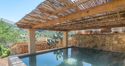 CAN PEĂES - Charming country house in the heart of the Sierra de Tramuntana. Free WIFI.