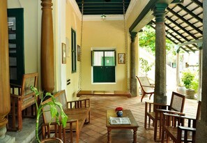 Reception - Saradharam Heritage Hotel Lakshmi Vilas (Kattumannarkoil)