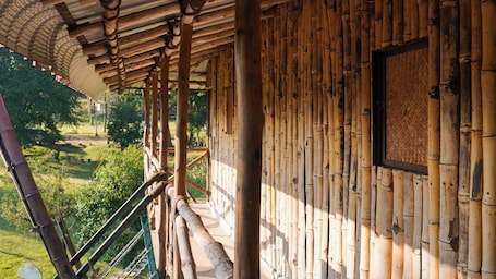 Casa en un árbol | Wifi gratis y ropa de cama. River Valley Resorts