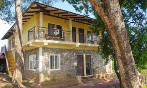 Royal Double Room | Free WiFi, bed sheets - River Valley Resorts (Ootacamund)