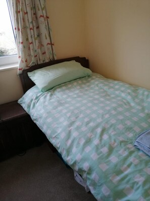 3 bedrooms, iron/ironing board, free WiFi, bed sheets