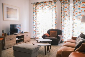 Apartment | Living area | 42-inch TV with cable channels - Nice Flat by Quinta das Conchas (Lisbon)