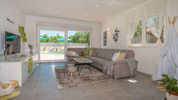 Villa, 3 Bedrooms, Accessible, Private Pool | Living room