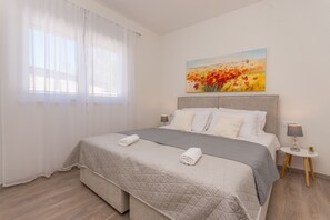 2 bedrooms, iron/ironing board, free WiFi, bed sheets