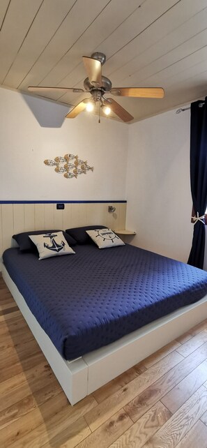 3 bedrooms, in-room safe, iron/ironing board, travel cot