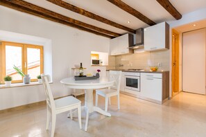 Comfort-Studio | Eigene Küche | Mini-Kühlschrank, Mikrowelle, Ofen, Wasserkocher