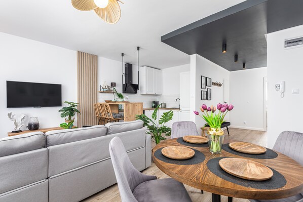 Apartment, 2 Bedrooms, 2 Bathrooms | Living room