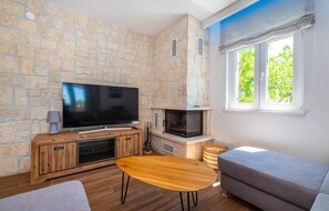 Smart TV - Beach front home in Privlaka (Privlaka)