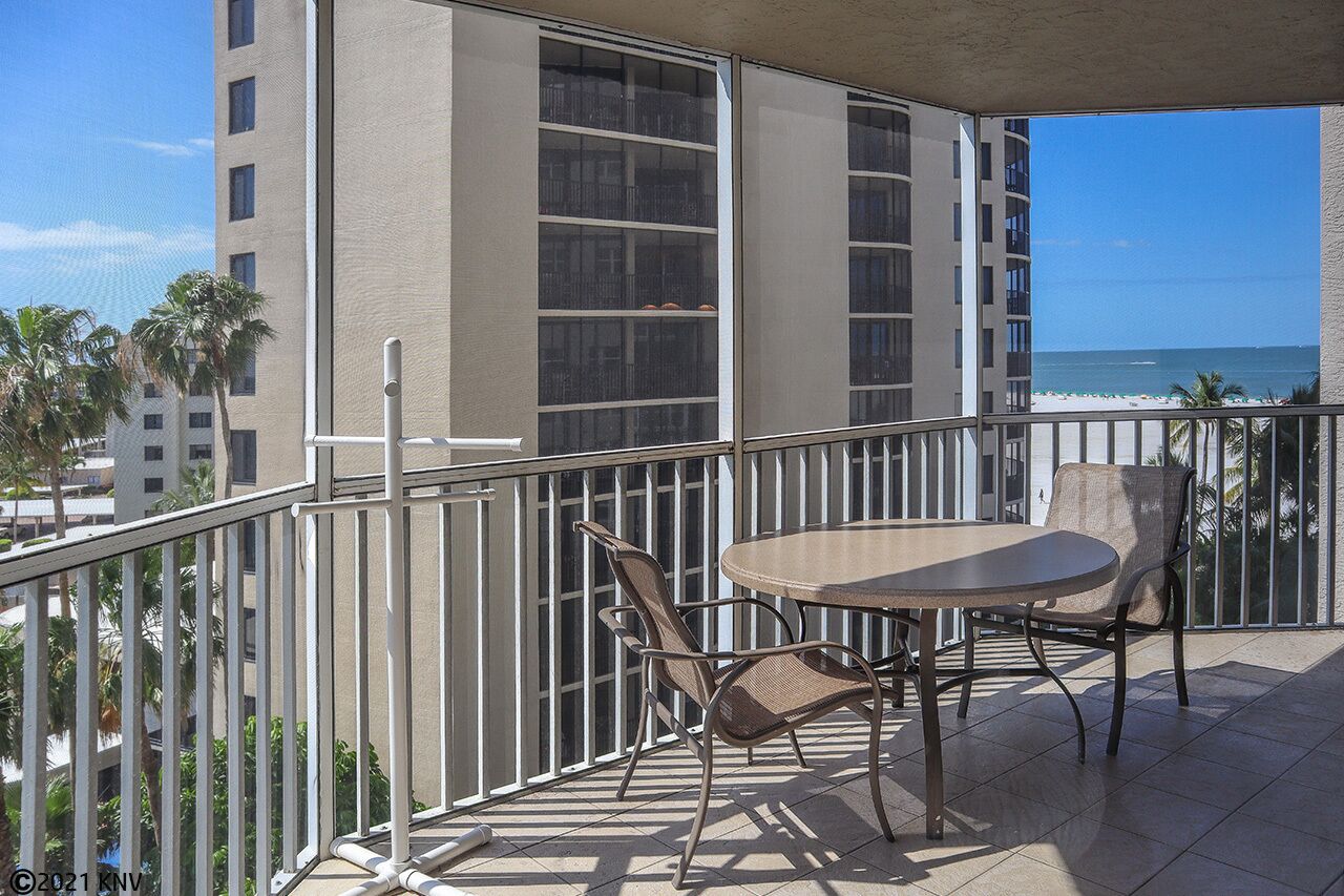 EXCLUSIVE GULLWING BEACH RESORT CONDO 603!  HUGE 2B/2B WITH GRAND VIEW!