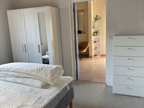 4 bedrooms, iron/ironing board, WiFi