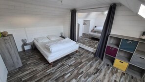 4 chambres, fer et planche à repasser, Wi-Fi