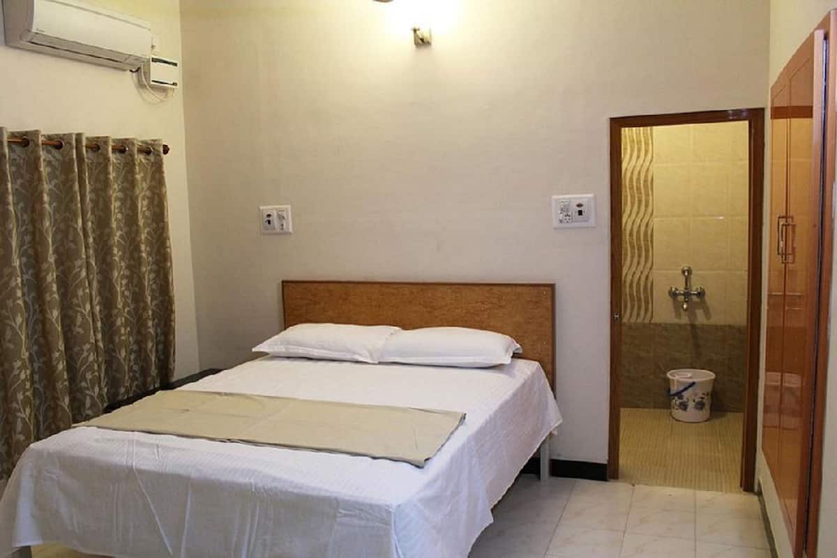 Standard Double Room | Rollaway beds, free WiFi, bed sheets