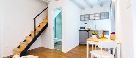 Gallery Studio | Iron/ironing board, travel crib, free WiFi