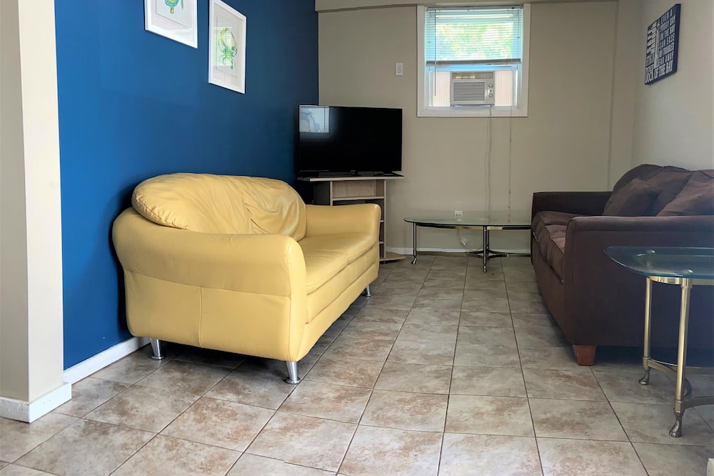 2 Bdrm, 1 Bath Single Home Steps to Beach