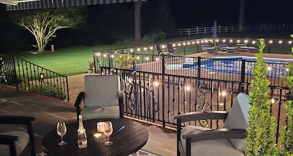 Exquisite Water Front Estate. Pool, Crabbing off private dock and sunset kayaks.