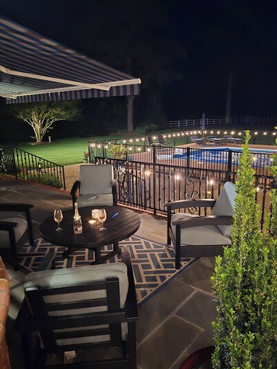 Exquisite Water Front Estate. Pool, Crabbing off private dock and sunset kayaks.