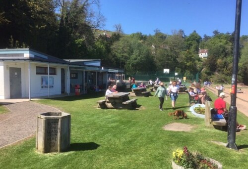 Great location: golf, walking, sandy beach, viewing dolphins.