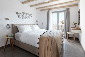 2 bedrooms, iron/ironing board, bed sheets - Pnoi two bedroom suite (Santorini)
