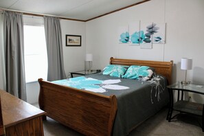 3 bedrooms, travel cot, free WiFi, bed sheets