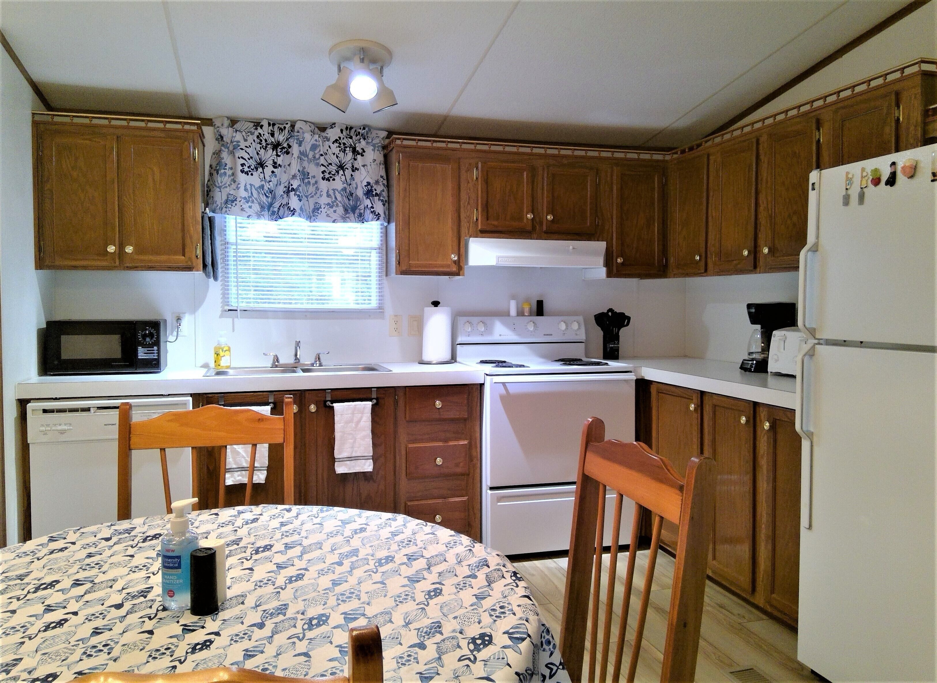 Lake it or Leave it! Lake House just one mile from  Lake Cumberland Marina