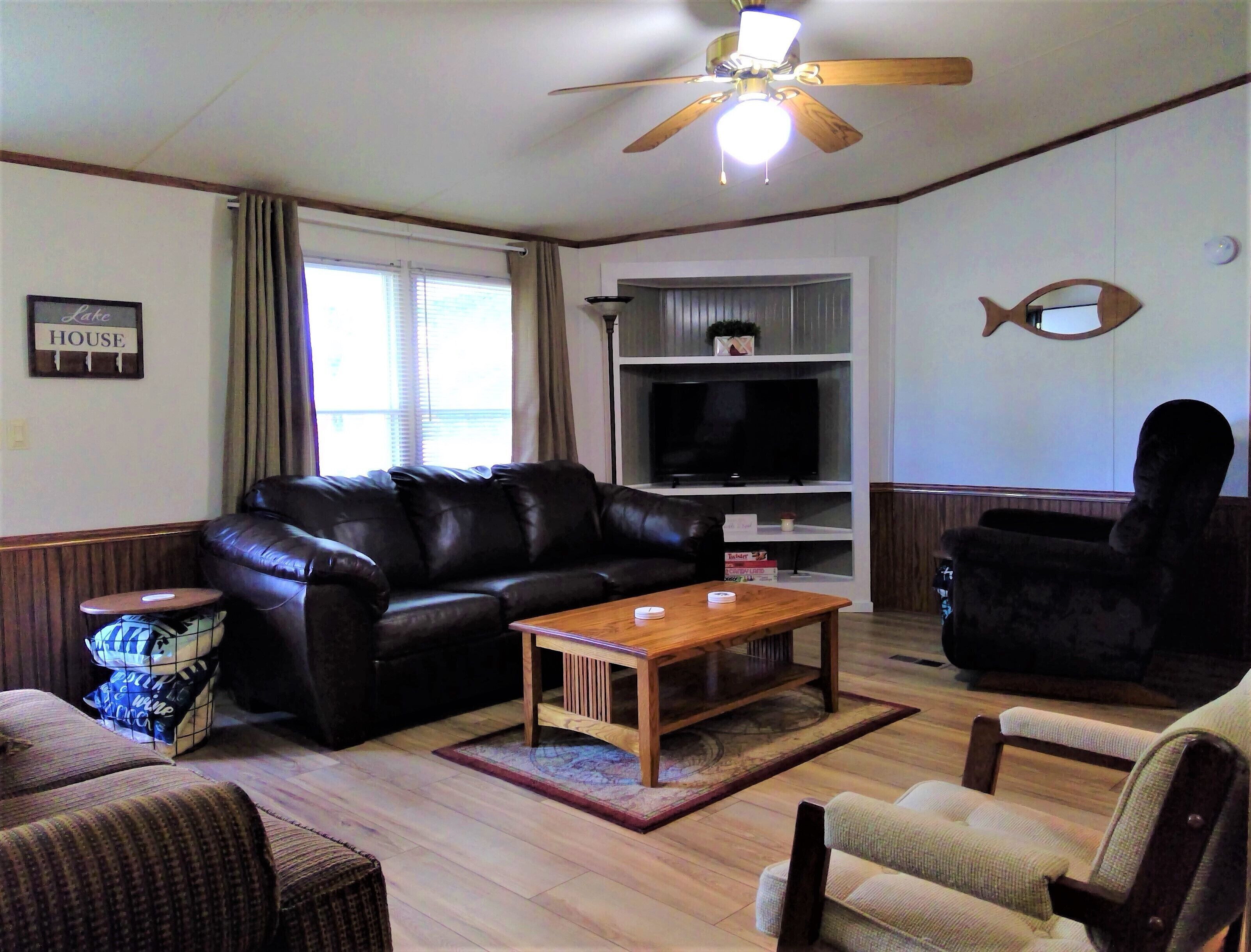 Lake it or Leave it! Lake House just one mile from  Lake Cumberland Marina