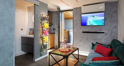 Design studio, jacuzzi, private terrace, air conditioning