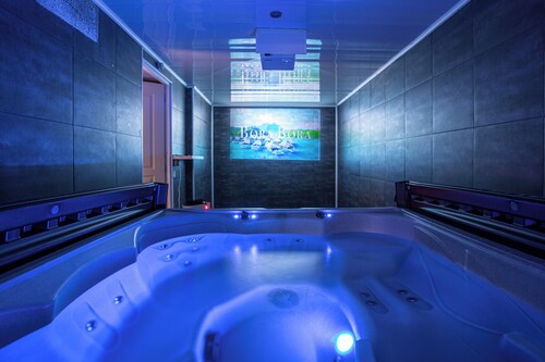 Villa 250m² with private spa, barbecue, table football