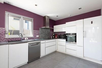 Villa 250m² with private spa, barbecue, table football