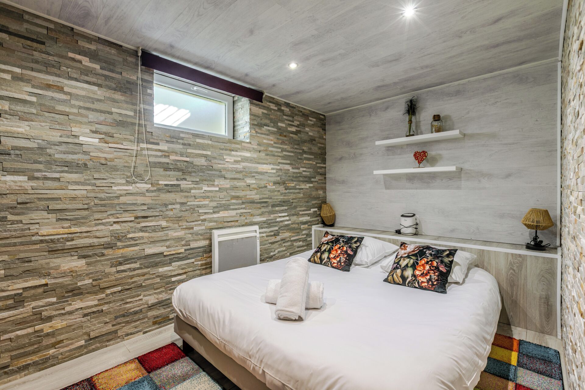 6 chambres, fer et planche à repasser, Wi-Fi, draps fournis