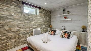 6 chambres, fer et planche à repasser, Wi-Fi, draps fournis
