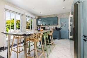 Private kitchen - Villa Ours – Private spa, games room, 15 guests (Ittenheim)