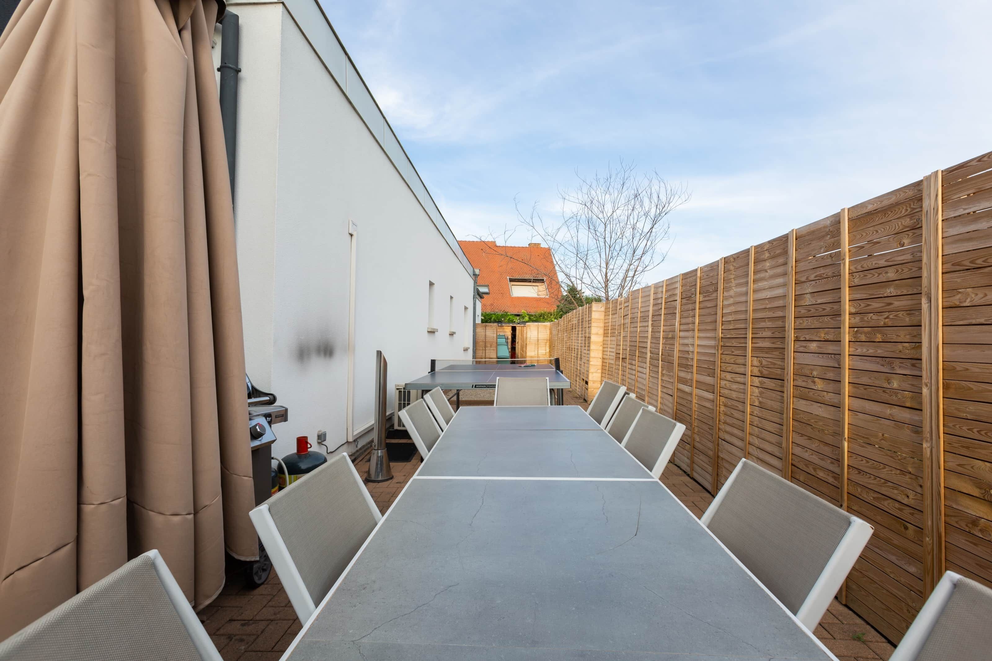 屋外ダイニングエリア