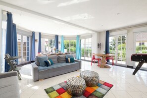 Interior - Villa 200m² with private spa, barbecue, table football (Ittenheim)