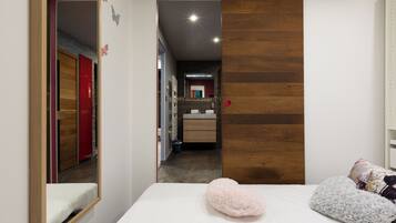 3 bedrooms, free WiFi, bed sheets