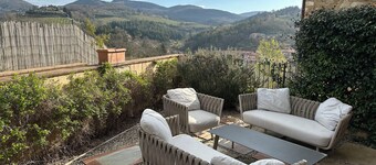 Casa BD in Gaiole - 150 m² apartment with a view & travel guide - sleeps 8
