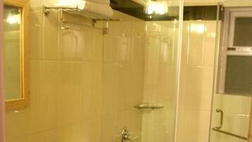 Deluxe Room | Bathroom