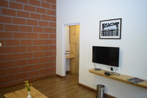 Free WiFi, bed sheets - Altius Nest (Kodaikanal)