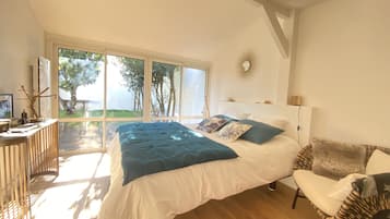 3 habitaciones, tabla de planchar con plancha y cuna de viaje