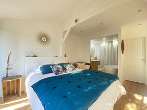 3 bedrooms, iron/ironing board, travel crib, free WiFi