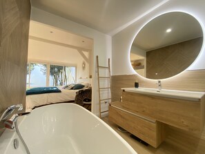 Bathtub, hair dryer, towels, toilet paper - Cocooning villa in a quiet neighborhood near downtown La Teste (La Teste-de-Buch)