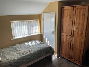 2 habitaciones, tabla de planchar con plancha y wifi gratis