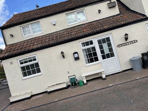 Sweetpea Cottage - Sleeps 5, Parking & Pets Ok