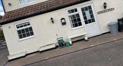 Sweetpea Cottage - Sleeps 5, Parking & Pets Ok