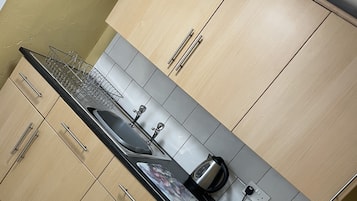 Cottage | Private kitchen | Fridge, microwave, oven, stovetop