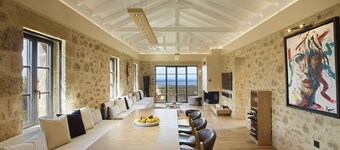 Villa with outdoor pool for 8 persons