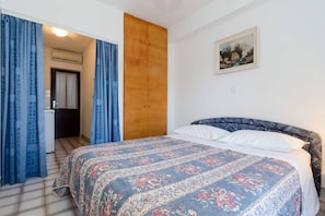 Studio (Studio Apartment with Balcony) | 3 bedrooms, free WiFi
