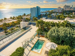 Pool - Spacious Lux Intracoastal Beachfront Resort. 2 BDR (Hollywood)