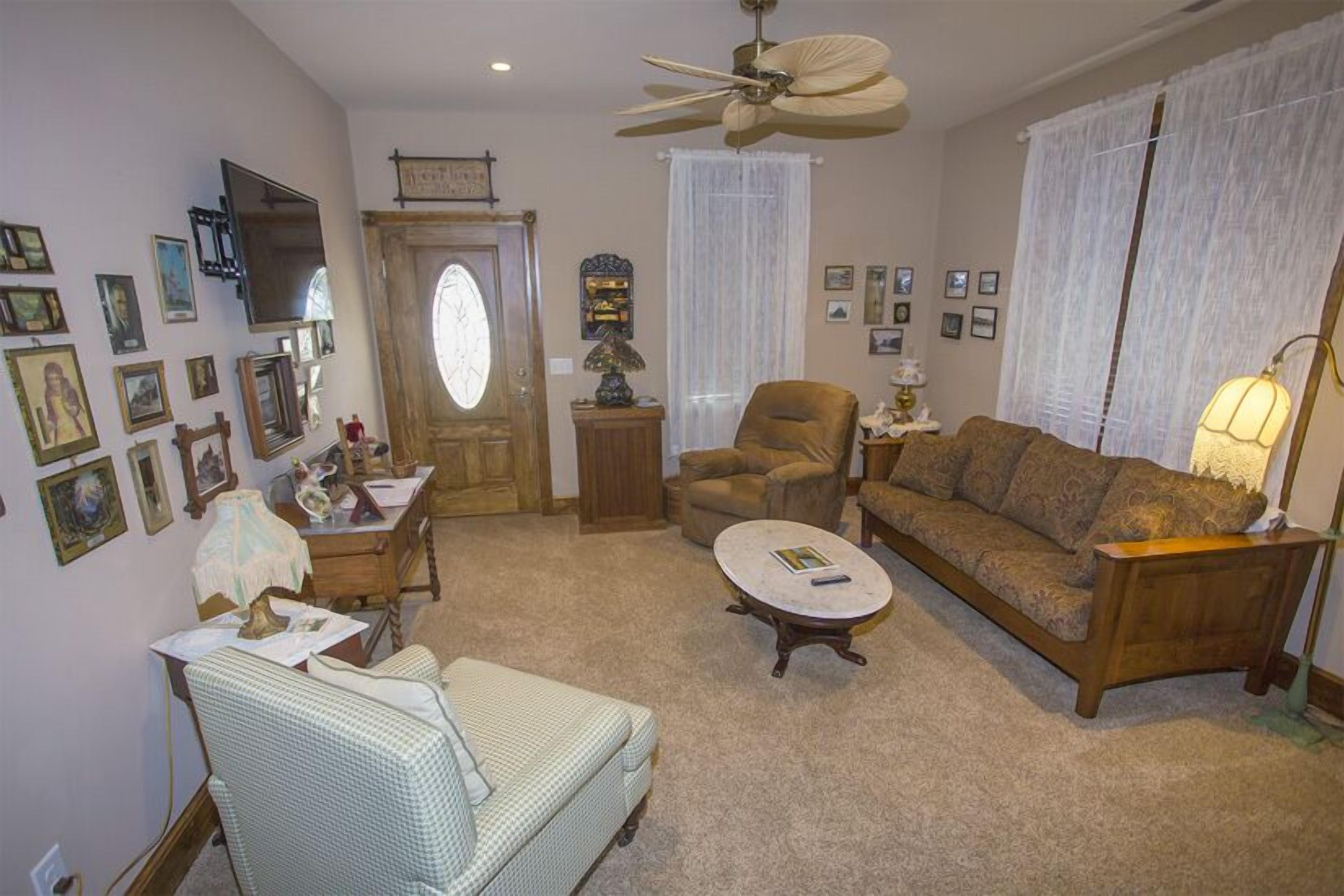 Myrtle On Mumford- 2br | Screened Porch | Walk To Town - Chincoteague, VA